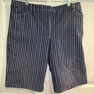 Jones New York Sport Shorts Womens 16 Blue Seersucker Striped Stretch Bermuda